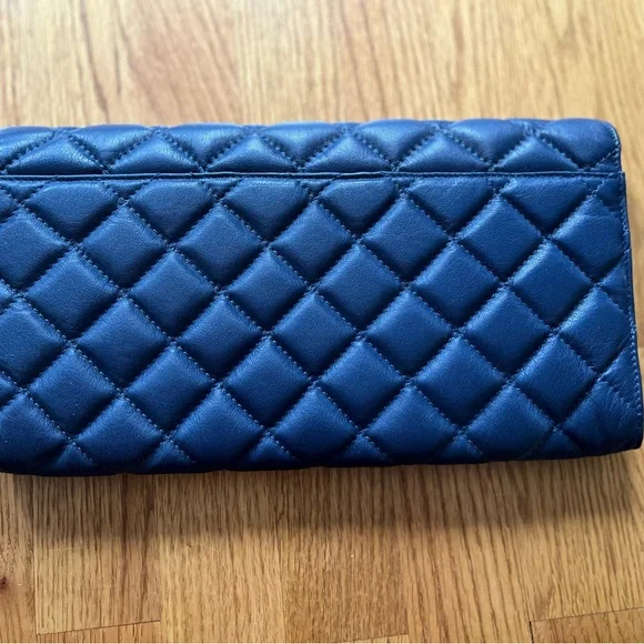 St. John Navy Clutch - Picture 2 of 4